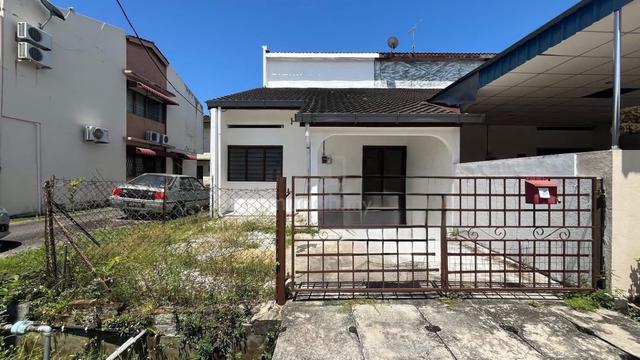 SALE 🤗 End Lot Leasehold 1 1/2 Storey Taman Pertama Aulong 1