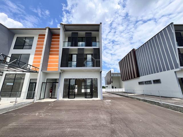Pine Square 3 Storey Semi-D Warehouse 1