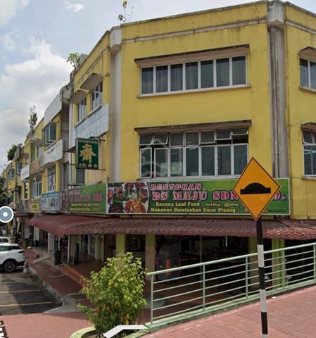 3 Storey Corner Shop Lot For Sale At Bukit Serdang 1