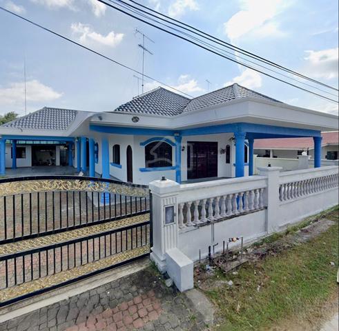 Rumah Banglo Luas 4 Bilik untuk Disewa – Parit Yaani, Batu Pahat 1
