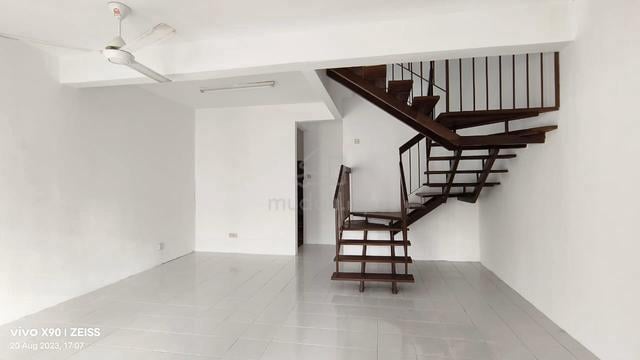 Facing Open 2 Storey Lep Lestari Putra Permai Equine Seri Kembangan 1