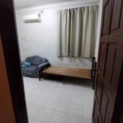 Room for rent tmn batik 1
