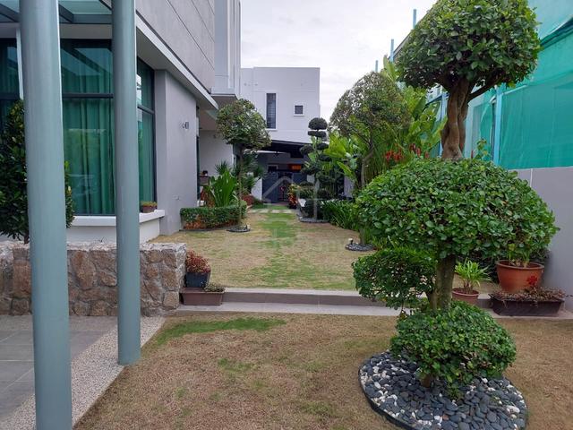 Top Bungalow Zone Freehold 24hr Security CCTV 8 Residence Ujong Pasir 1