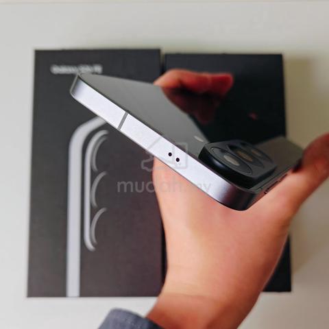 Samsung Galaxy S26 FE 256GB Graphite LIKE NEW - photo 3 of 6