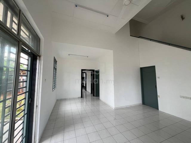 Setia Indah 1.5 storey Corner Lot For rent 1