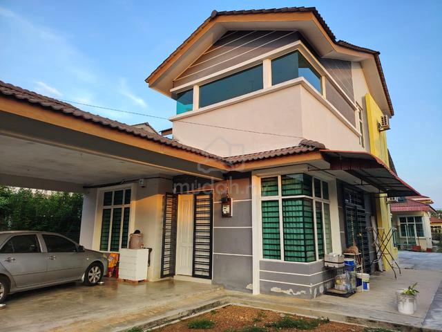 Tmn Belimbing Setia, freehold renovated 1.5 storey 4r3b unit for sale. 1