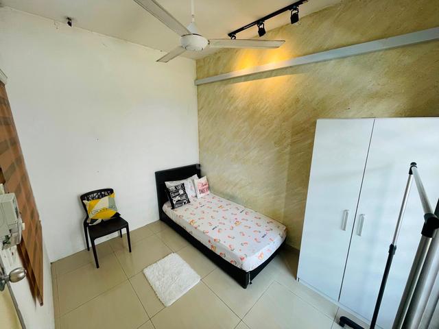 Single Room at Suriamas Condominium Pjs10 Zero Deposit Fully Furnish 1