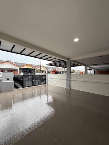 二手单层排屋出售 Jp Perdana Single Storey House For Sale 1