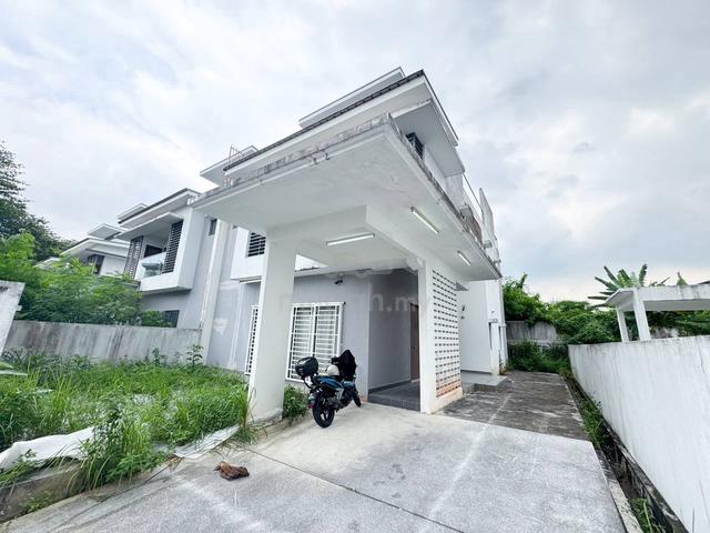 FREEHOLD 3 Storey Semi Detached House Kayu Manis Garden Villas Bangi 1