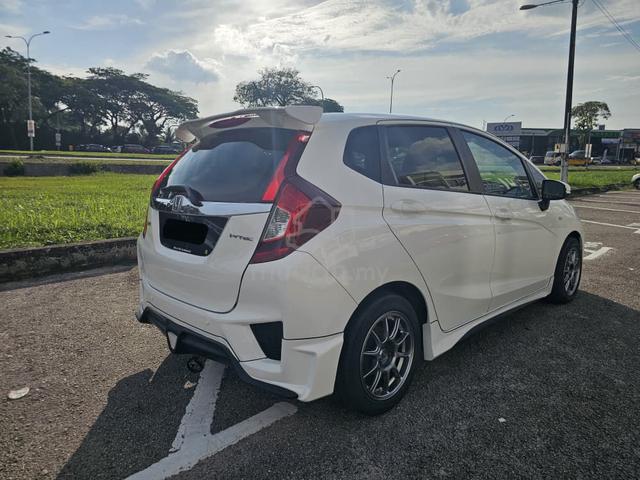 Cash&Full Loan 2015 Honda JAZZ 1.5 E (A) - 2