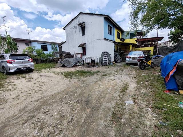 Ulu Tiram Tmn Desa Cemerlang C.Lot L.Cost Double Storey House 1