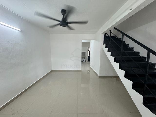 Jalan teratai taman johor jaya 2 storey low cost reno good condition 3