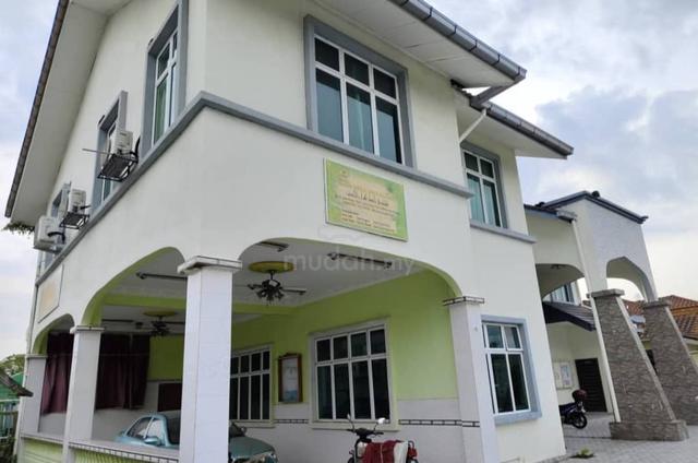 Taman Bangi Villa Bungalow Corner Lot /Freehold (8300sft) 1