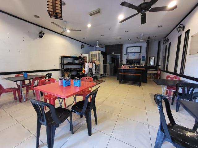 Rumah kedai corner lot untuk dijual 1