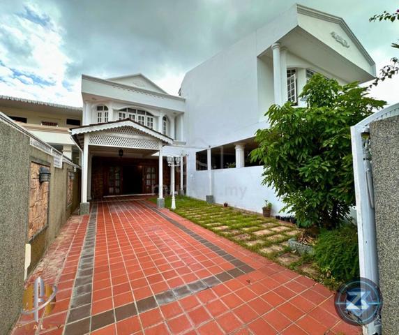 Hot Location🎯Fully Renovated🎯2 Storey Terrace House @ Sungai Ara 1