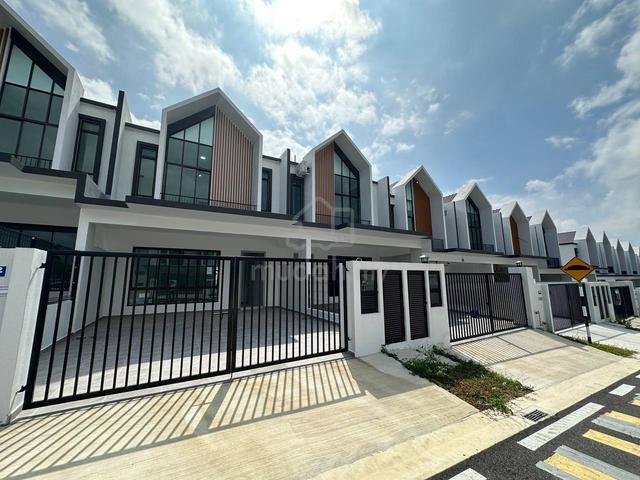 Kulai St Marco / Jalan Mutiara Hijau / Near Bandar Putra / Guard Gated 1