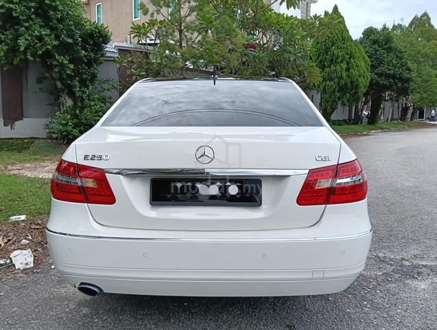 2010 Mercedes Benz E250 CGI BlueEFCY - 4