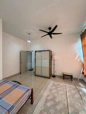Room for rent in D'Summit Residences, Kempas Utama 3