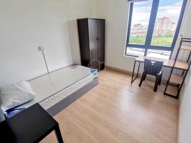 Cozy Middle Single Room for Rent Near KLIA Airport (KLIA/KLIA2) 1