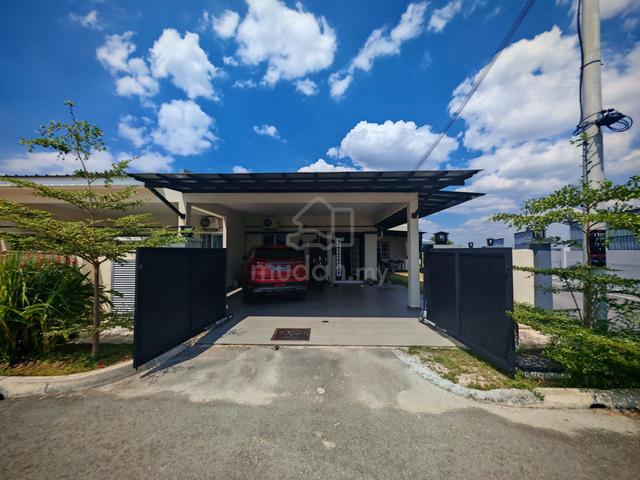 (Renovated, Corner Lot ) Single Storey Taman Bakti Labu Nilai 1