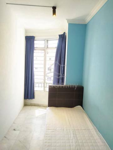 Female Single Room @ Endah Regal Condo, Sri Petaling with Parking 1