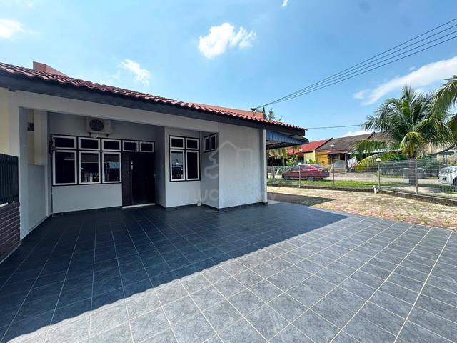 Taman Daya 1sty Corner Lot Biggest Extra Land Full Loan Good Condition 1