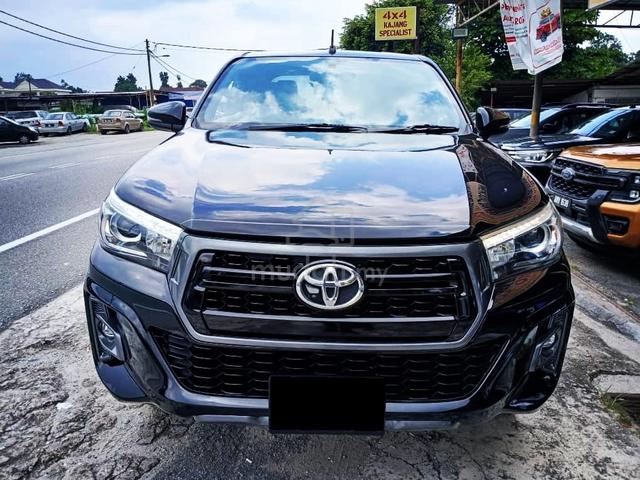 Toyota HILUX 2.8(A)REVO BLACK-EDI VNT 4X4 pickups - 3