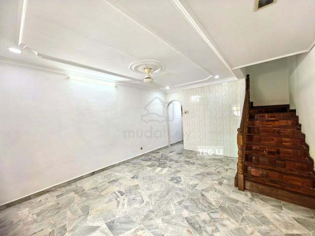 Sri Muda Double Storey Good Condition 1