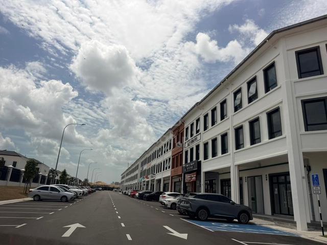 Eco Boulevard 3 Storey Shoplot 24x75 sqft Freehold Endlot 1
