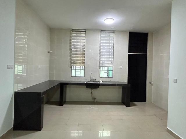 REDUCED PRICE GOOD OFFER 3 Storey Intermediate terrace Bangi Avenue, S 1
