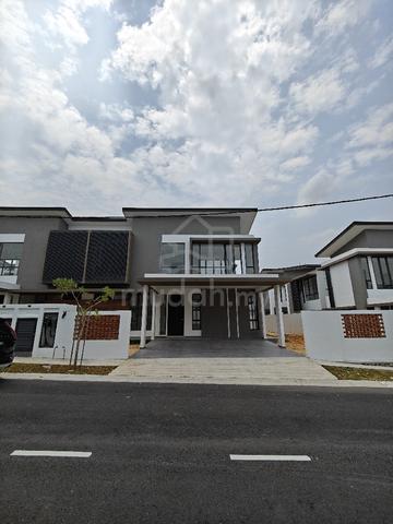 UK Style Ayer Keroh Semi-D For Sales. Country Villa Resort Phase 5 1