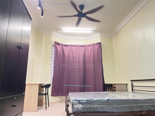 Female master room for rent at Koi Tropika Puchong near LRT Bdr Puteri 1