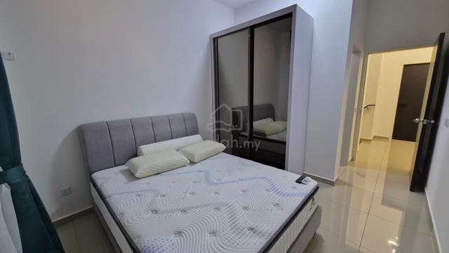 Furnished 😀☘️☀️🌈  Room with Ensuite Washroom 1