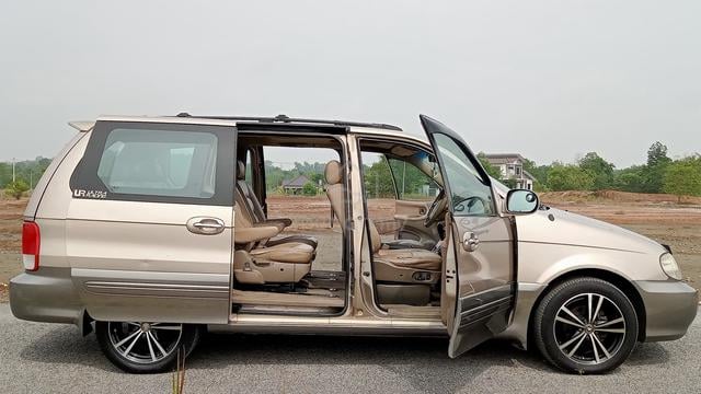 Kia CARNIVAL 2.5 (A) - 4