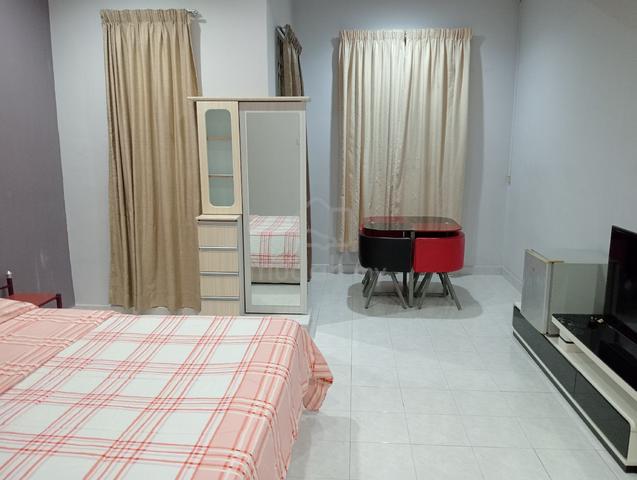 Master Bedroom in Bandar Laguna Merbok for rent 1