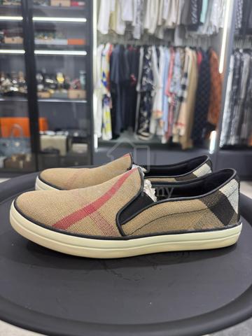 Authentic Burberry Slip on Checkered EU37 UK4-5 - Shoes for sale in  Kuching, Sarawak
