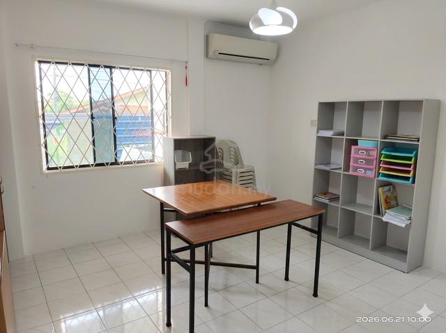 Room with tuition area 1