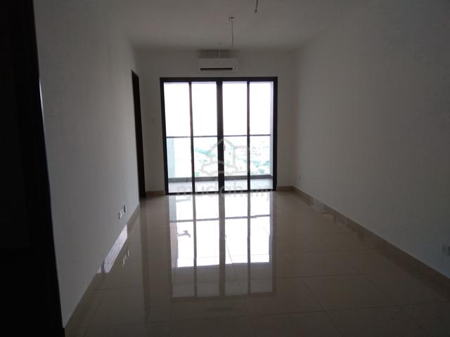Master Bedroom with Carpark - Symphony Tower 1