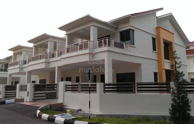 Sepang Best Deal Landed, Below Market Property Look New Corner Lot 1