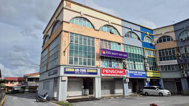 Zaidi Adruce 3rd Mile Corner Shophouse next to Shell Station 1