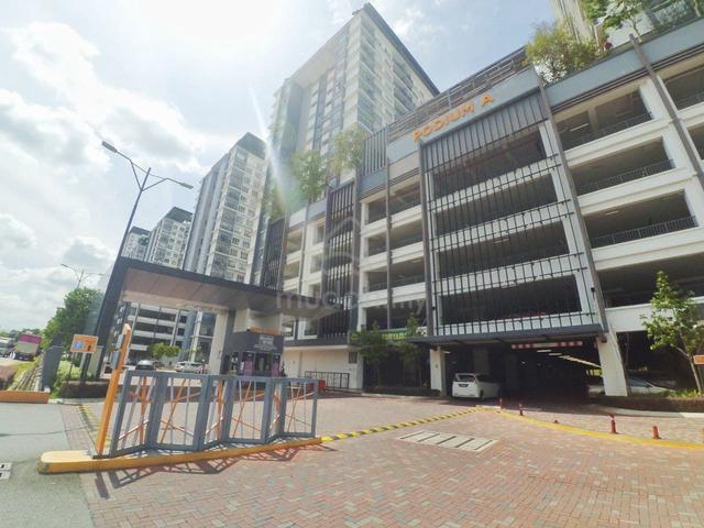 Middle room with highway view BSP 21 BSP21 Condominium 1