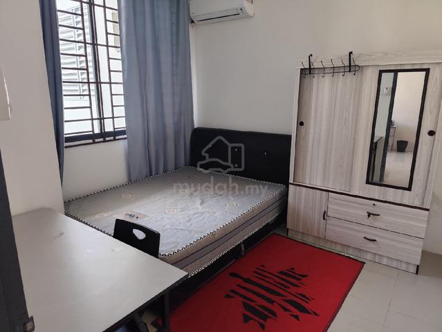 Master room Unicentral Unimas for rent 1