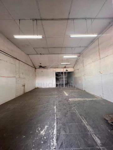 1 storey shoplot for rent (size:20ftx 70ft) near sbg jaya roundabout 1