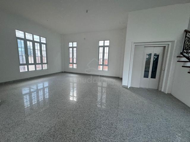 Straits Courtyard 3 storey bungalow CORNER Unit For Sale 1