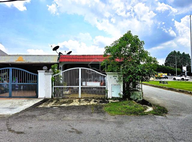 HOT LOCATION🔥🔥🔥 + 20' x 80'⛳ | 1 Storey END LOT, Seksyen 51A, PJ 1