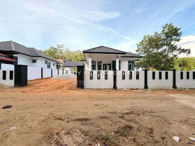 Banglo Moden 1 Tingkat Di Kg. Joh, Labok Machang. Untuk Dijual. 1