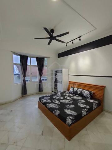 Stulang Villa CIQ Master Bedroom 1