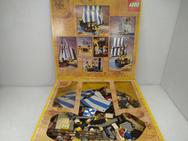 Classic LEGO Pirates Town Space Castle Collection - photo 2 of 6