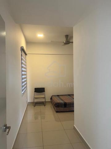 Male & Female unit Master room inlcuding carpark and wifi 2