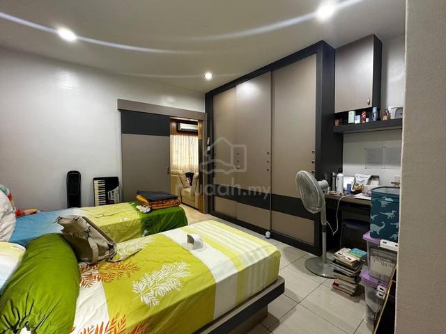 The Embassy Suites (Duta Impian) 1